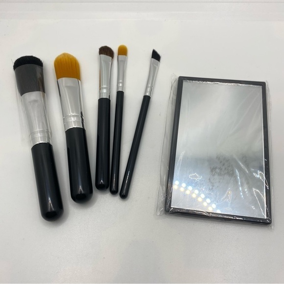 Other - Make-Up Brush Travel Set With 5 Brushes/ Mirror/ Case New With Tags